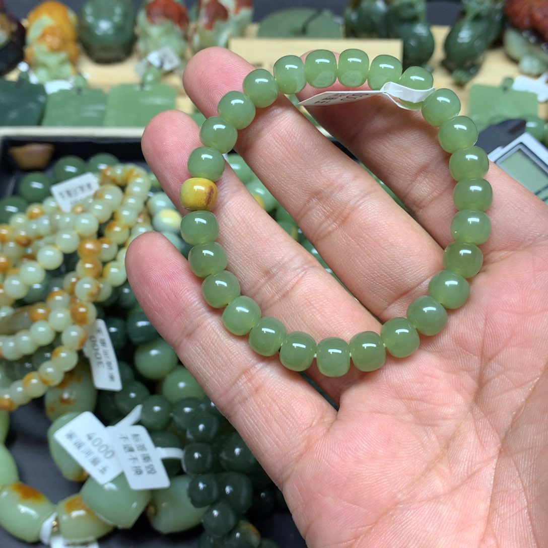 岫岩河磨玉（透闪石质玉）手链未镶嵌黑*