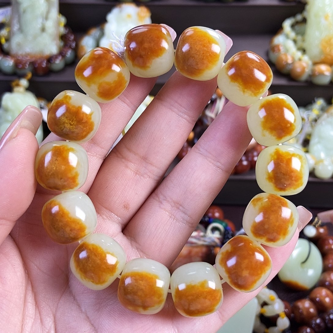 吾***生透闪石质玉未镶嵌手串