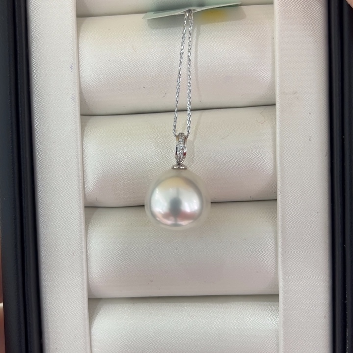 海水珍珠漏澳白灵动奶嘴吊坠13-14mm18K金镶嵌