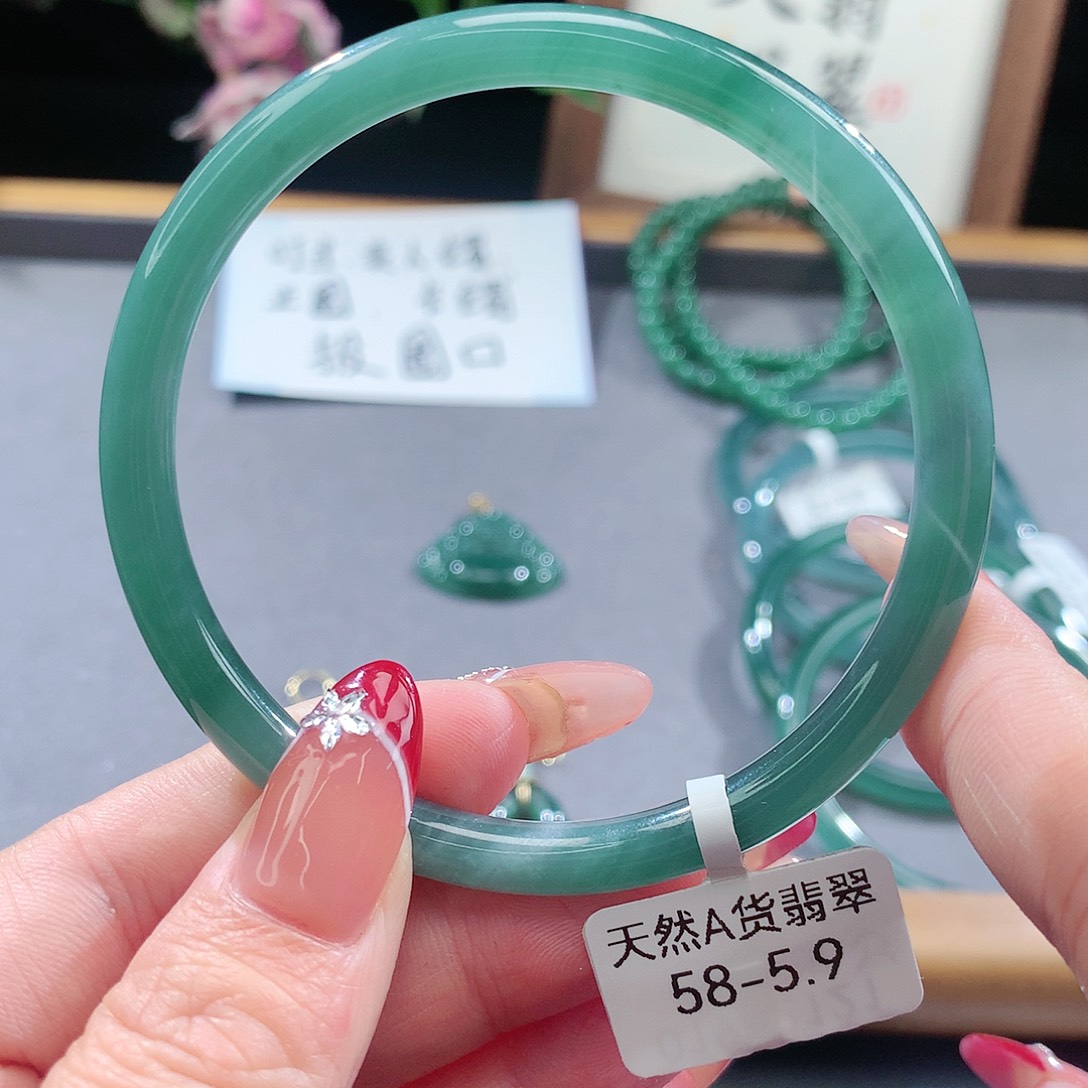 翡翠手镯（圆镯）未镶嵌