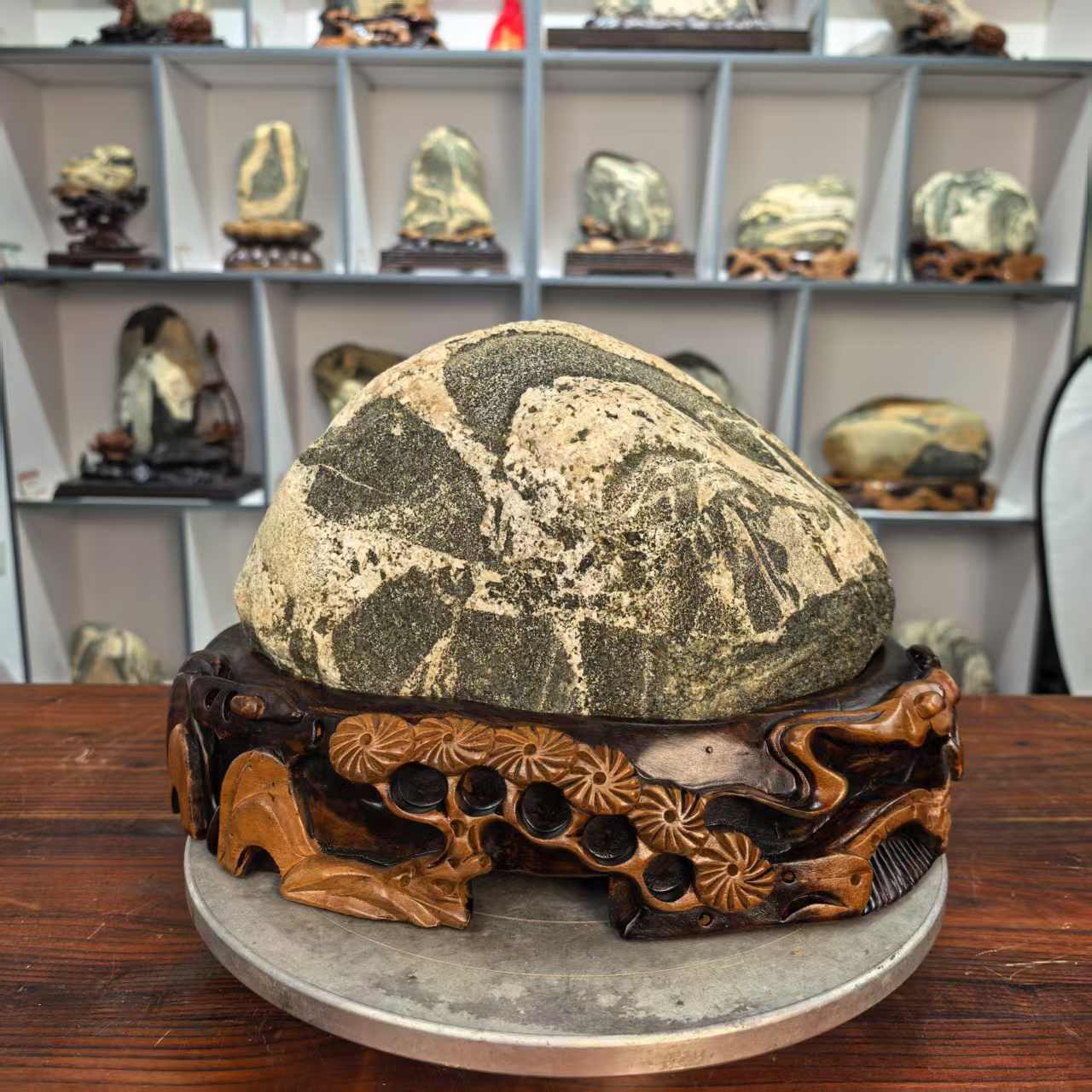 《稳如靠山》，尺寸：长30*高20*厚24cm，重量23斤。室内摆件