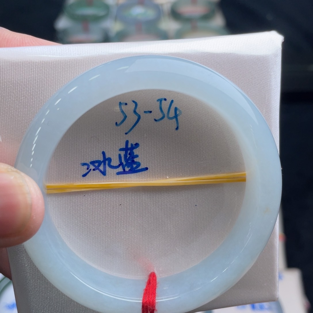 翡翠手镯未镶嵌翡翠手镯