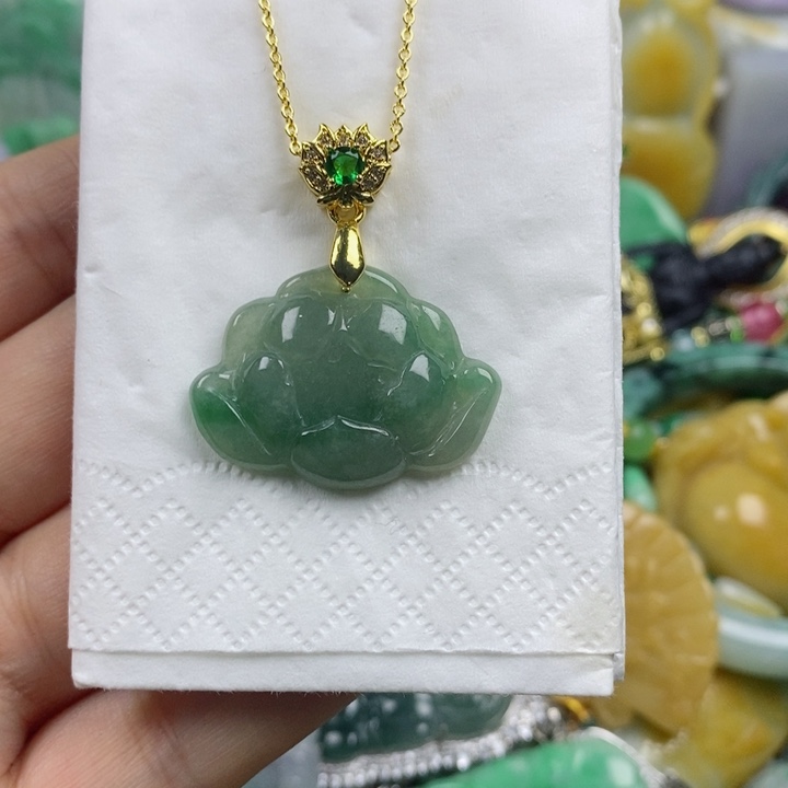 翡翠吊坠(赠链)未镶嵌