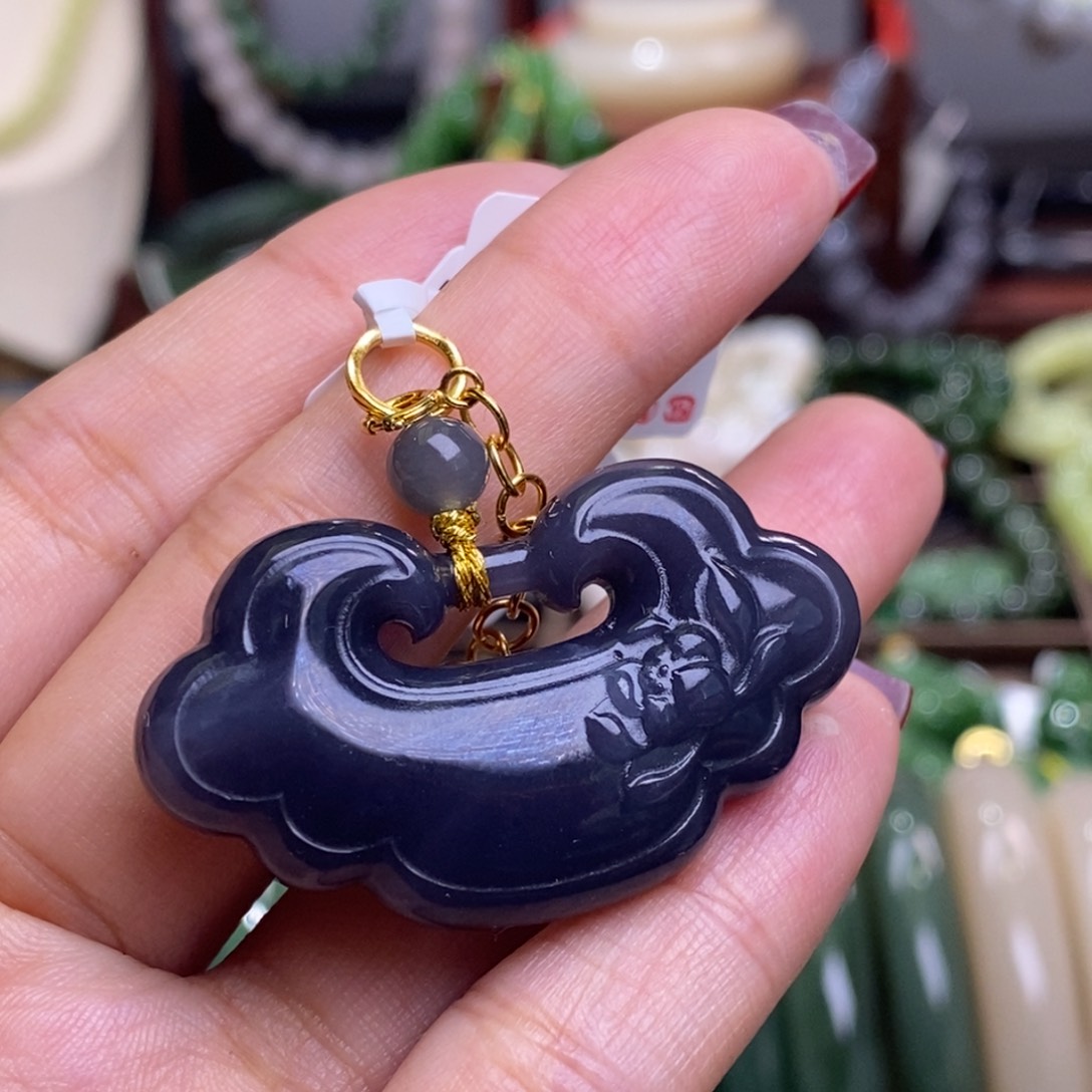 和田玉孤品补贴价冰浓烟紫如意锁未镶嵌