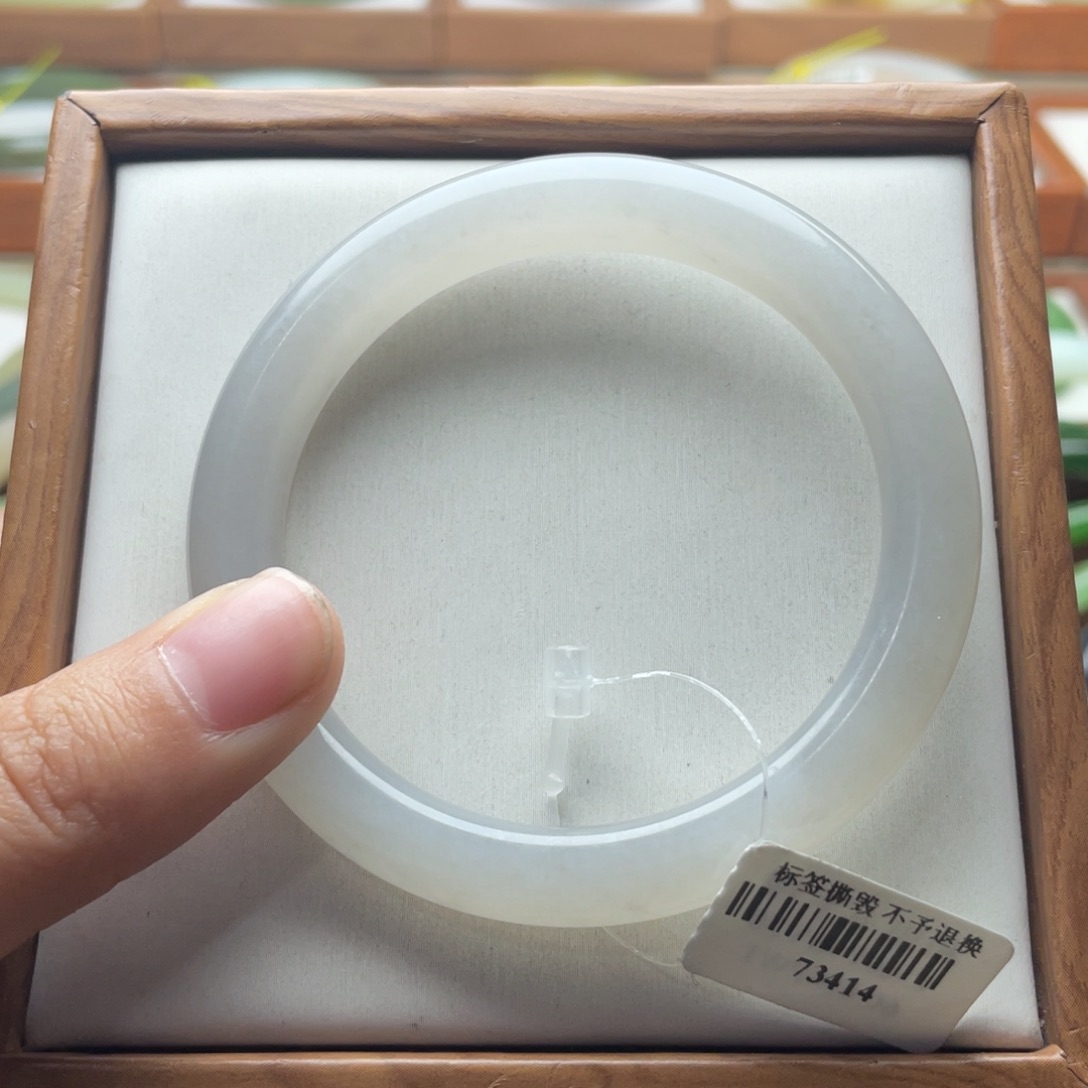 【闪购商品】和田玉手镯未镶嵌56