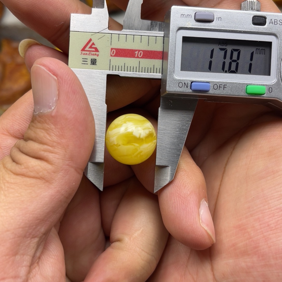 蜜蜡裸石未镶嵌珠子