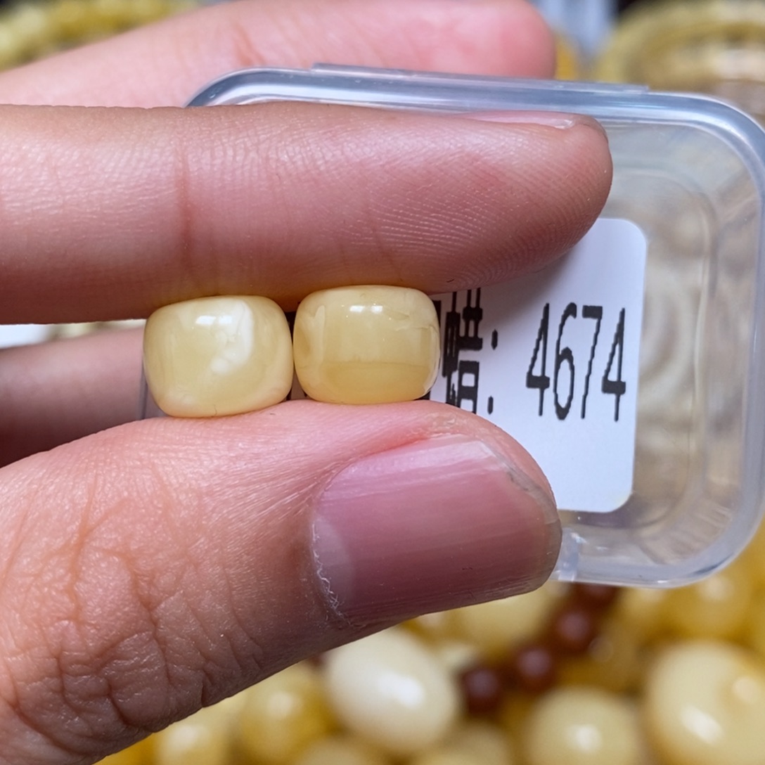蜜蜡未镶嵌珠宝奇石4674
