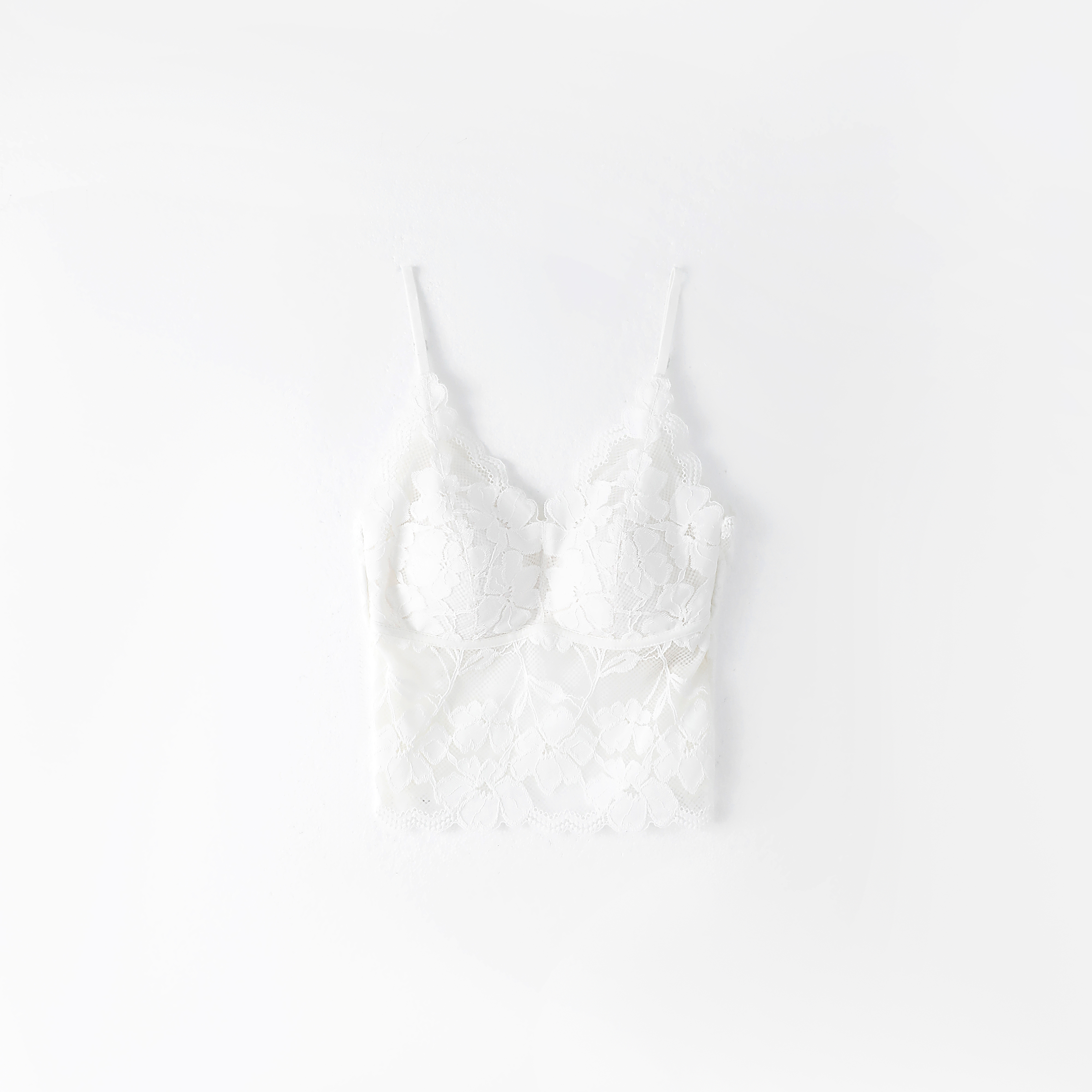 【带胸垫背心】休闲百搭高级潮流设计感修身蕾丝吊带背心-HT259537