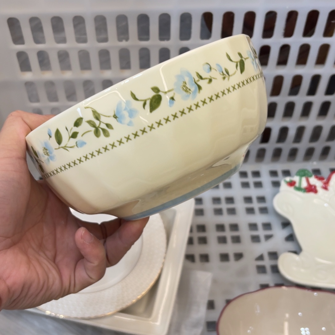 陶瓷微瑕餐具介意勿拍，满18飞！