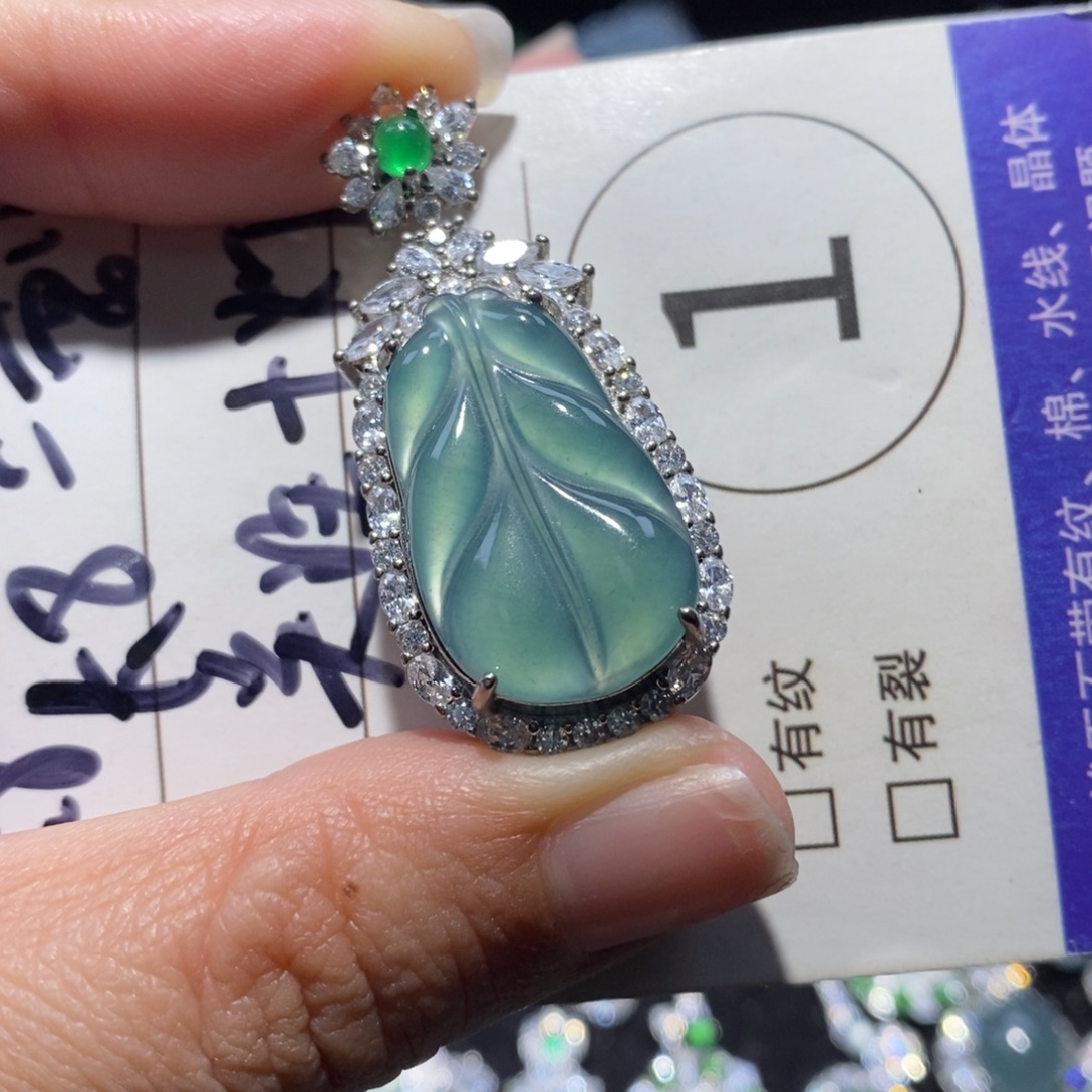 翡翠未镶嵌颈饰翡翠