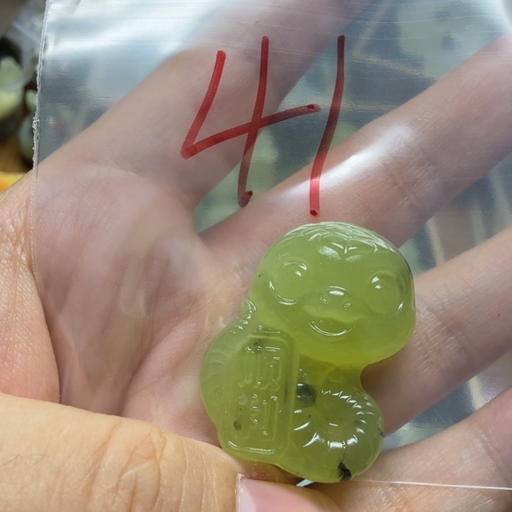 透闪石-蛇纹石玉吊坠未镶嵌