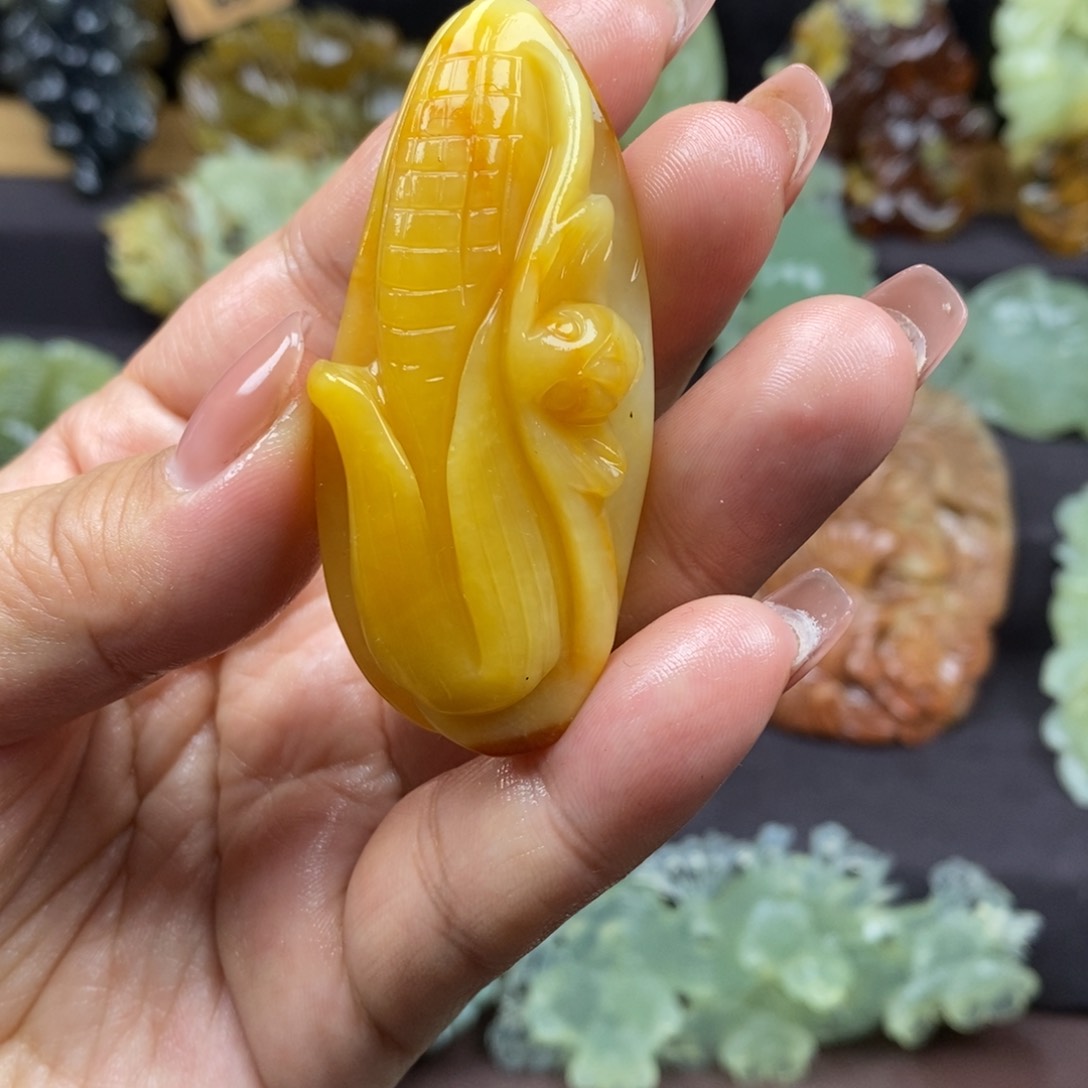 蛇纹石玉颈饰未镶嵌