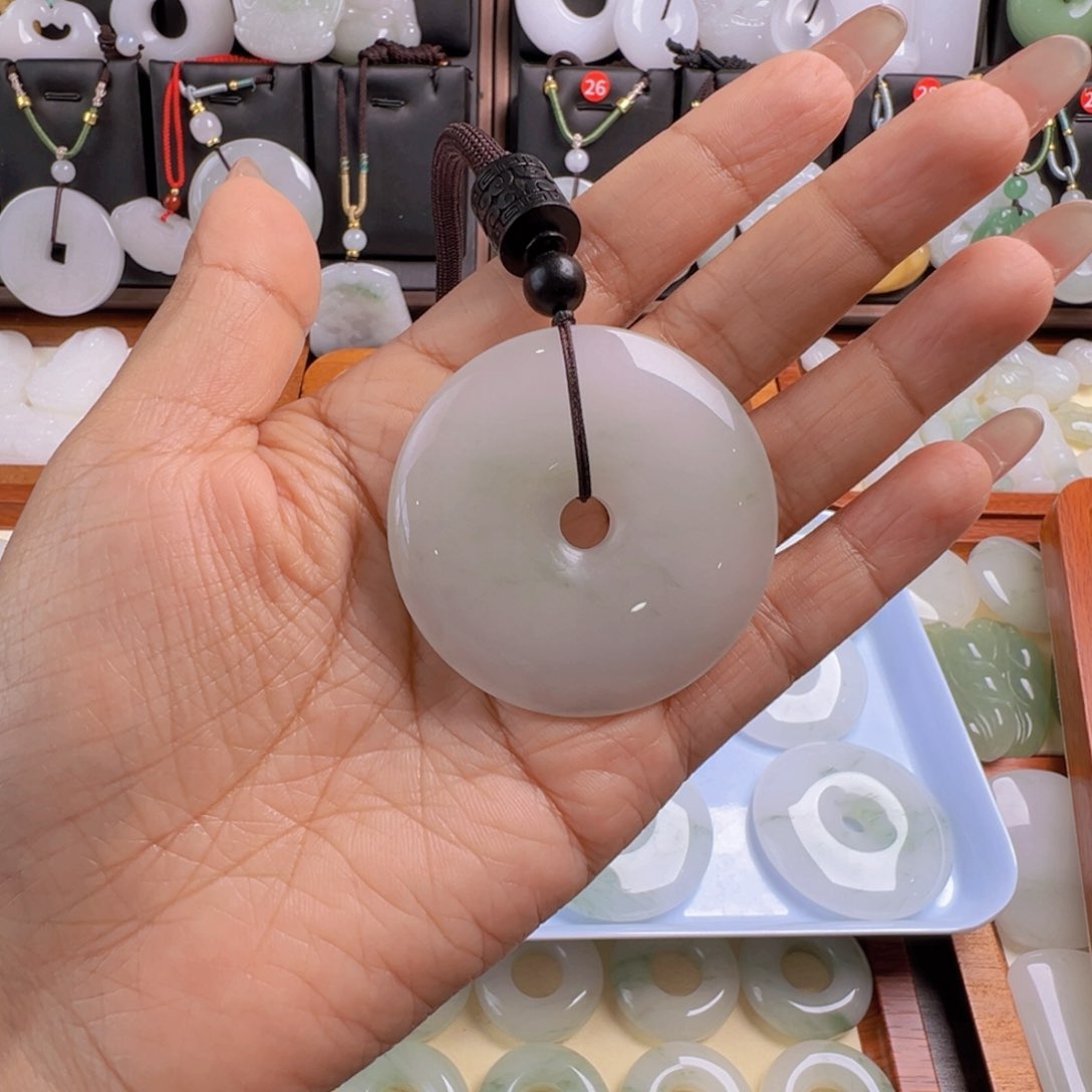 石英质玉未镶嵌颈饰