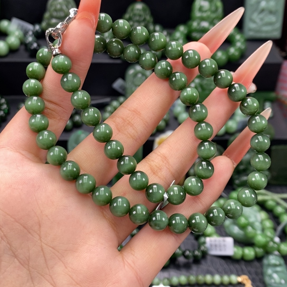 广***神和田玉未镶嵌珠宝奇石项链69颗