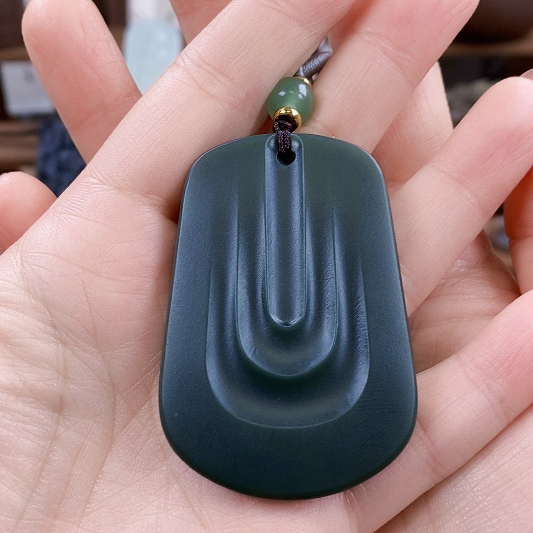 和田玉颈饰未镶嵌鱼*