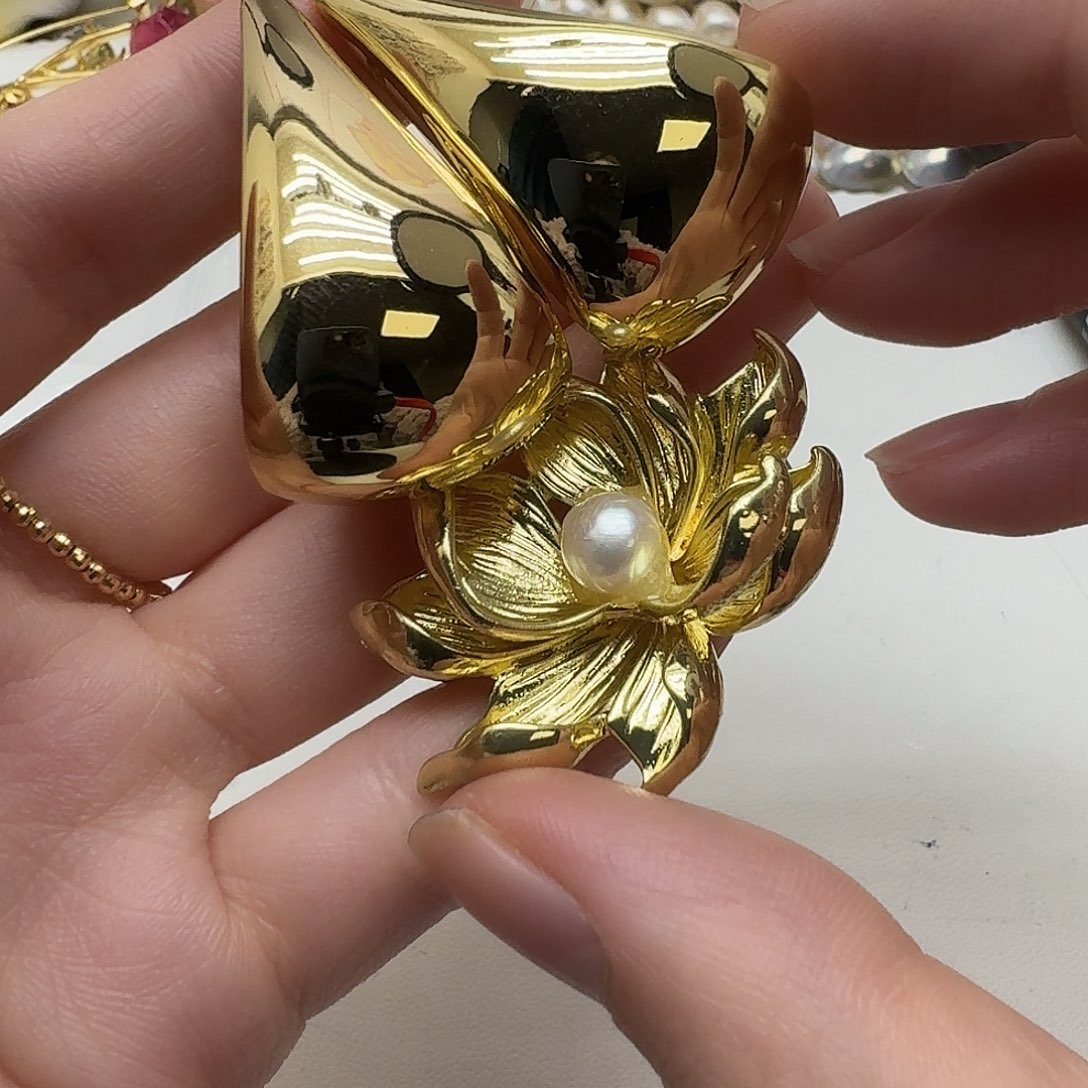 耳饰18K金镶嵌淡水珍珠