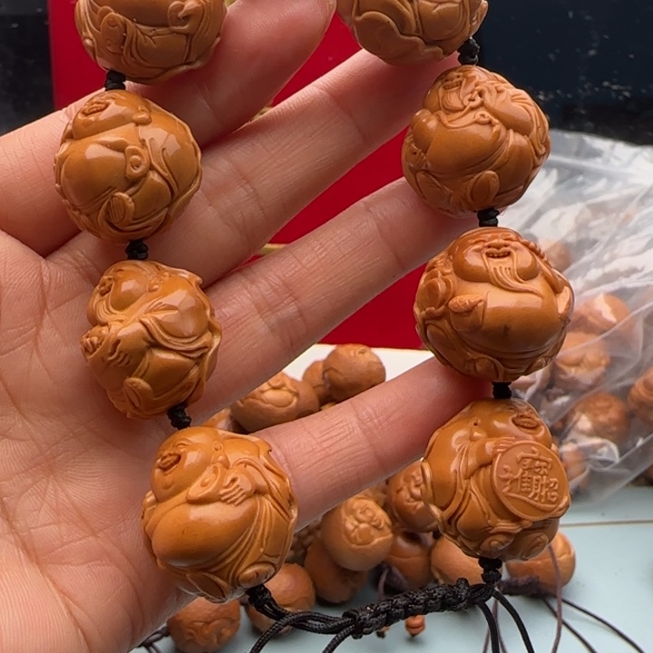 橄榄核手串晟***饰雕刻工艺