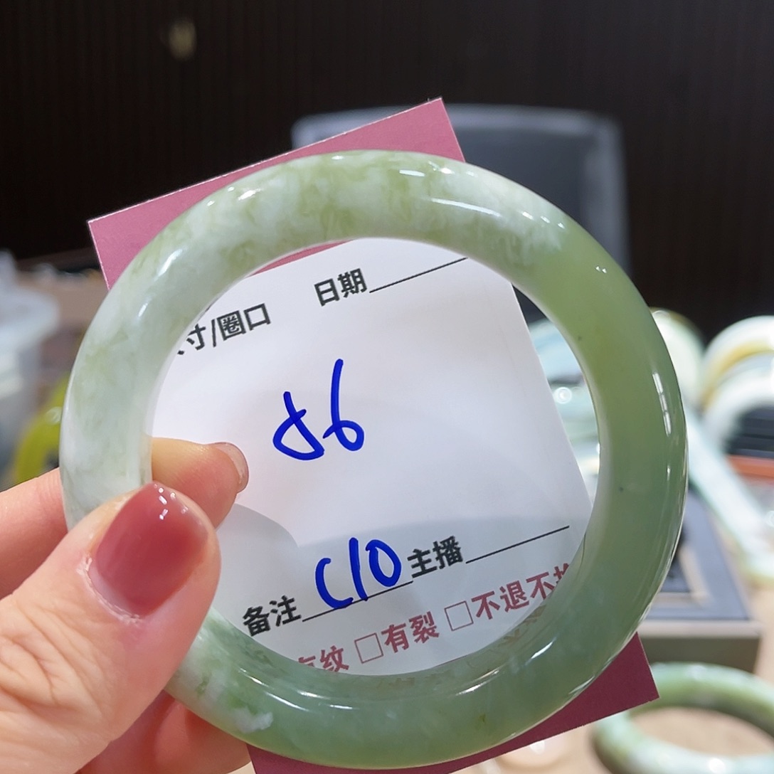 蛇纹石玉手镯未镶嵌?***儿