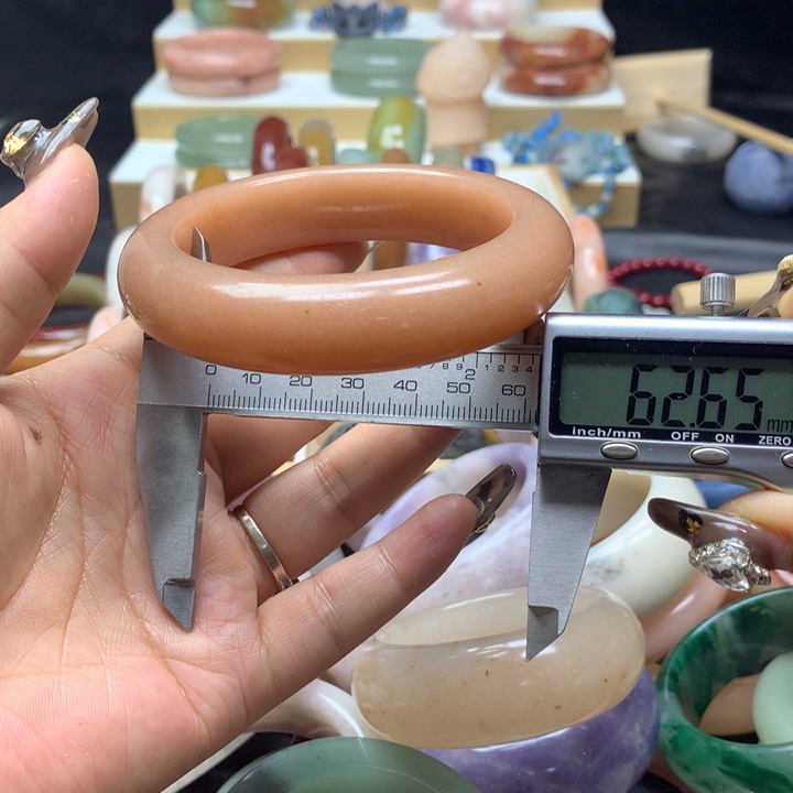 未镶嵌手镯石英质玉