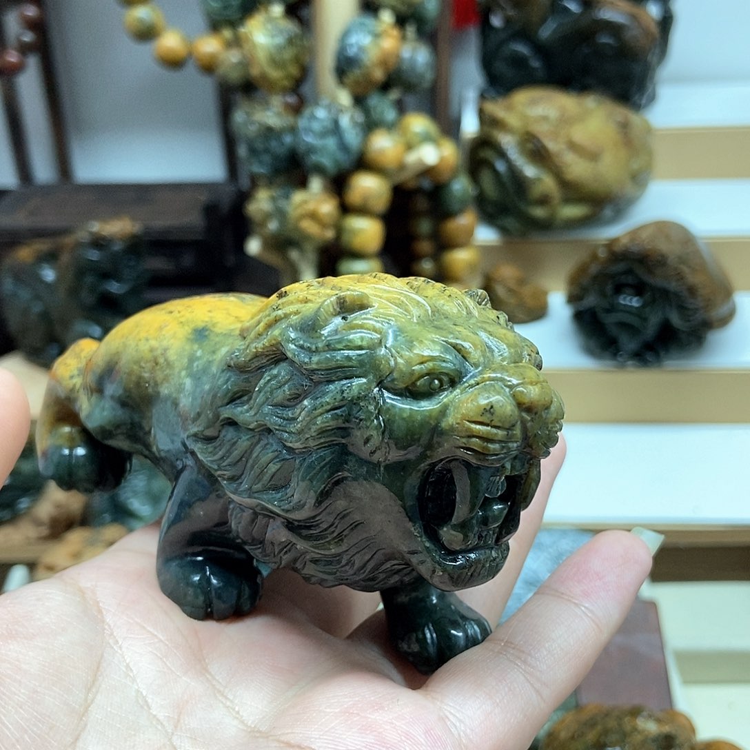 岫岩河磨玉（透闪石质玉）把件未镶嵌人**过