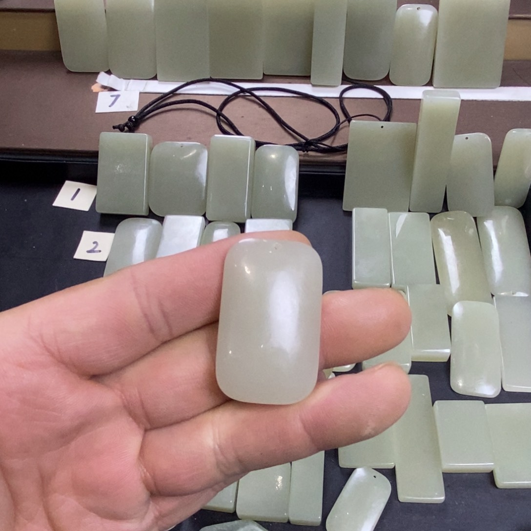 颈饰未镶嵌和田玉观**涛030