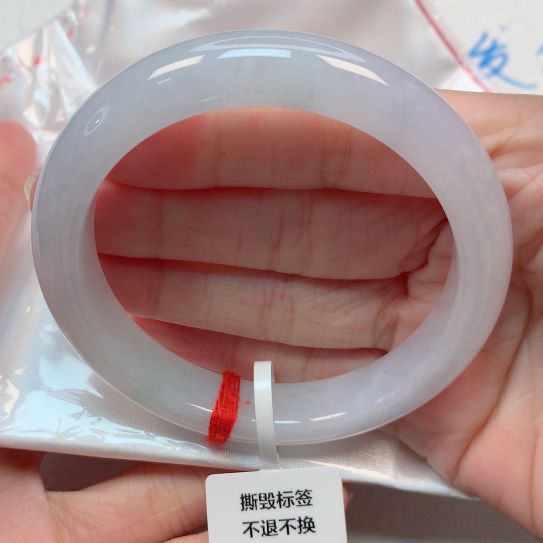 翡翠手镯未镶嵌59圈 白月光