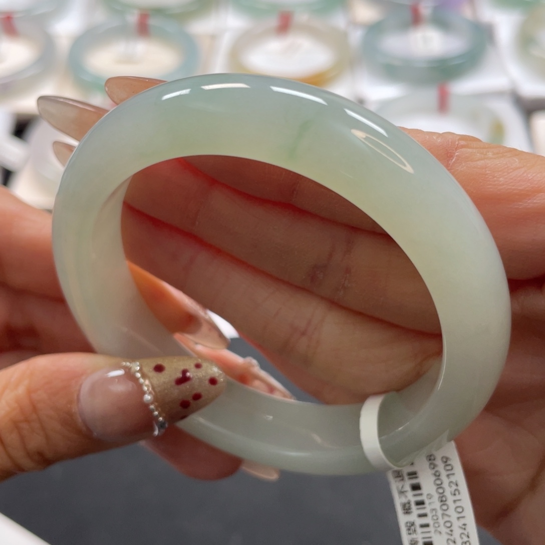 【闪购商品】翡翠手镯未镶嵌5556圈晴水底干净