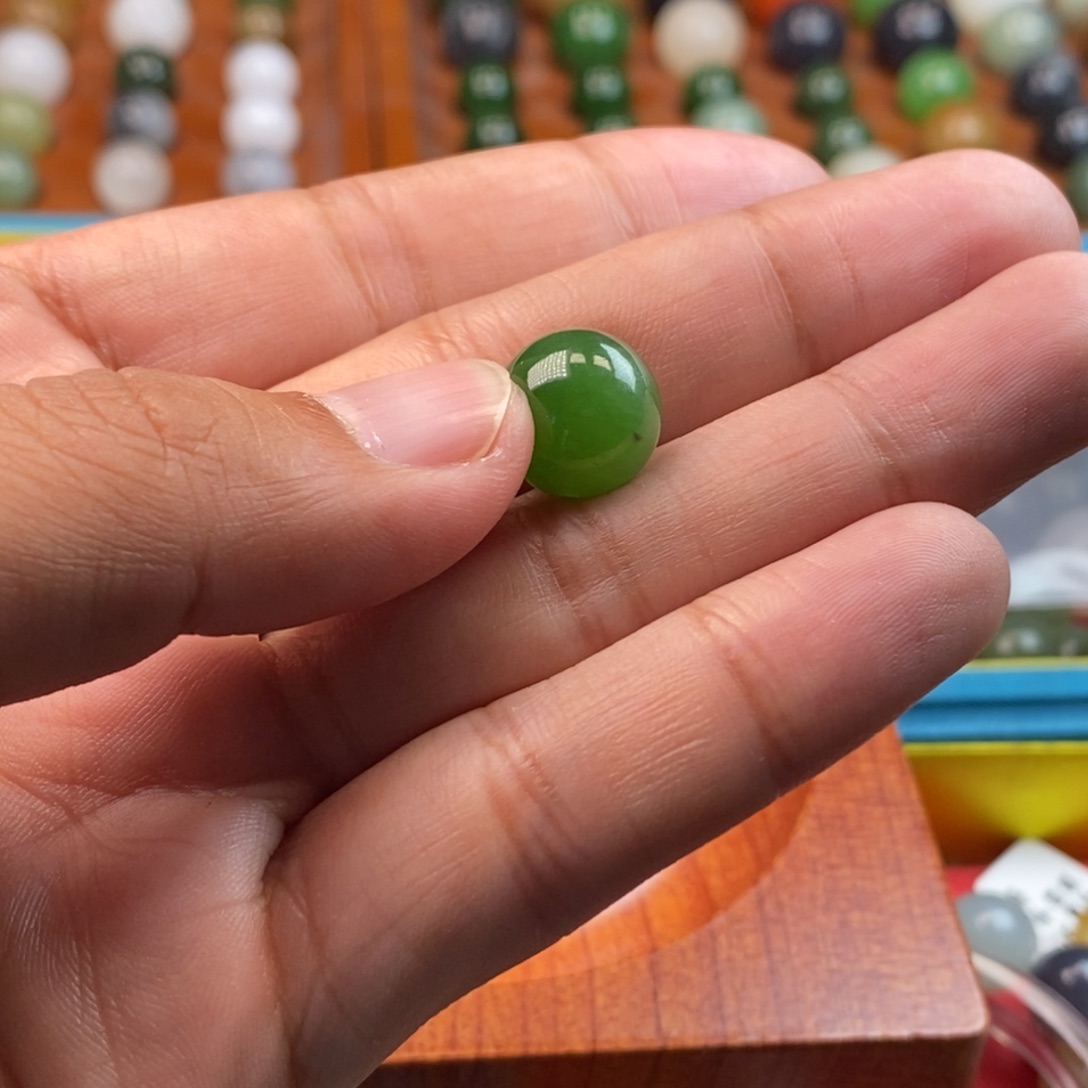 Z***g和田玉未镶嵌珠宝奇石卡12阳绿y
