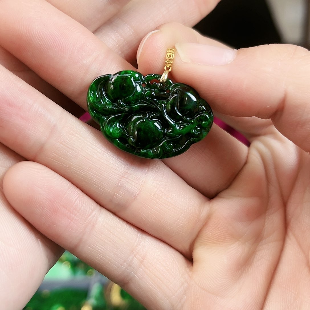 翡翠颈饰18K金镶嵌吊坠