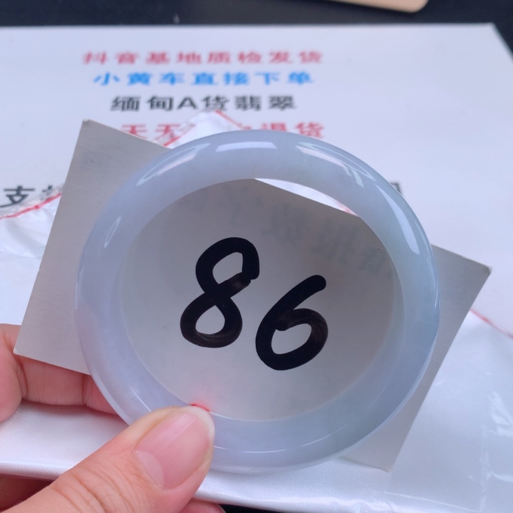 翡翠手镯未镶嵌翡翠