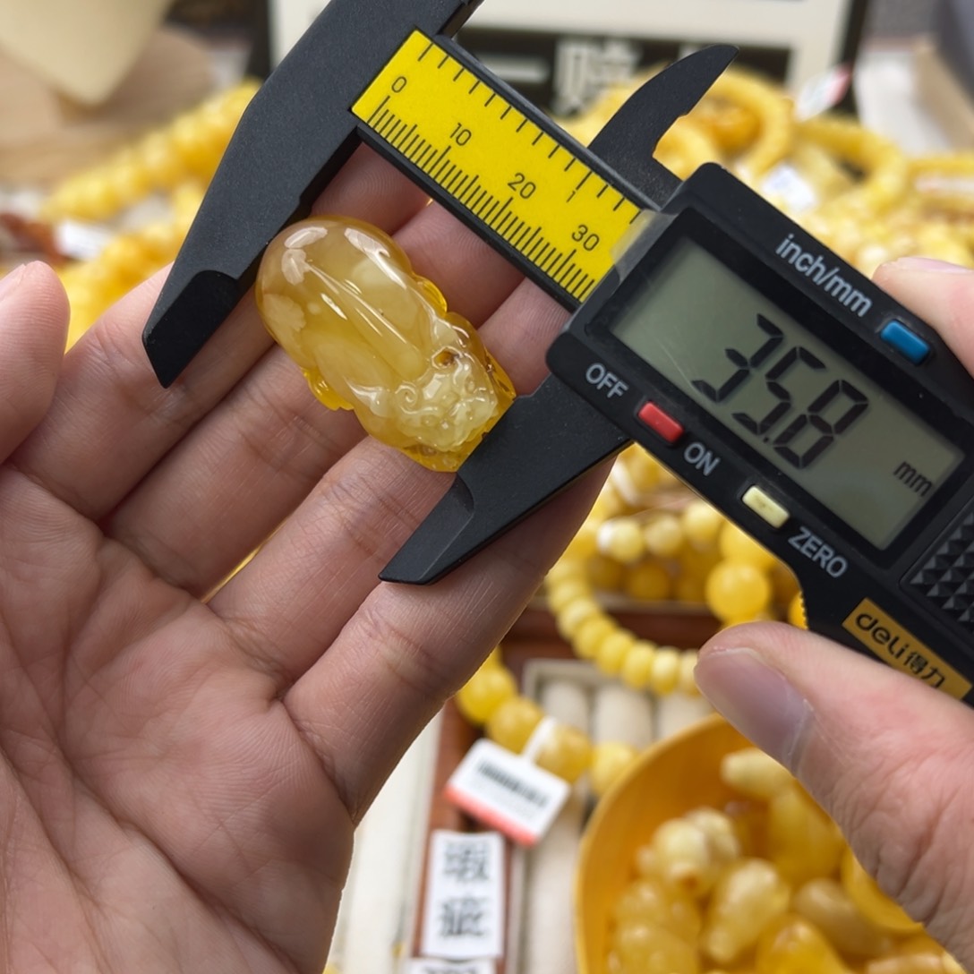 琥珀珠宝奇石未镶嵌