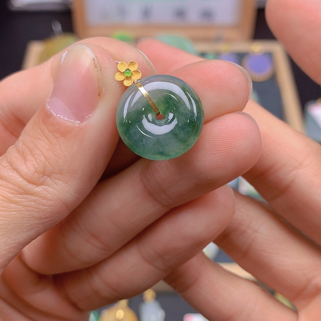 翡翠颈饰18K金镶嵌翡翠 