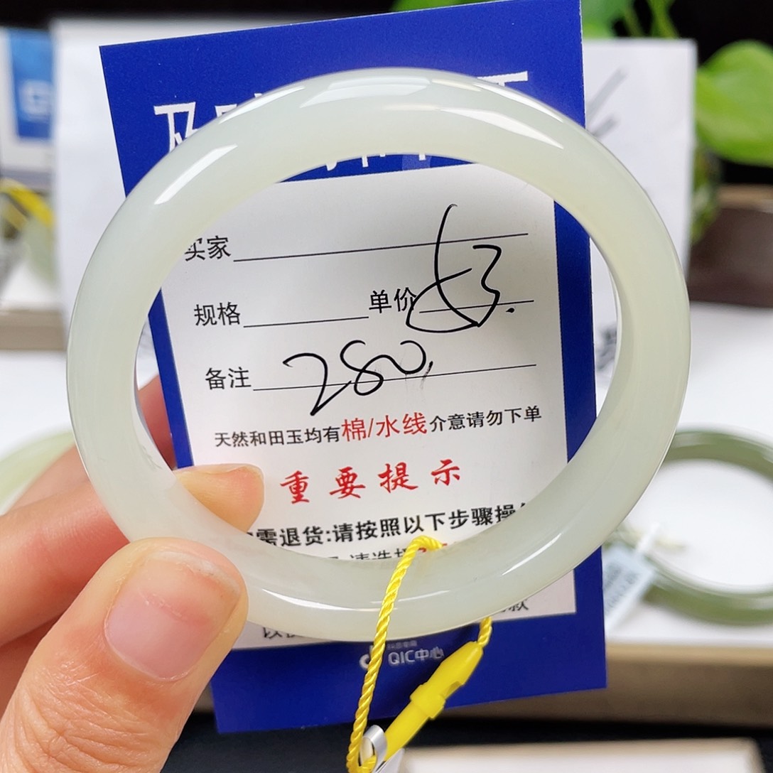 和田玉手镯未镶嵌