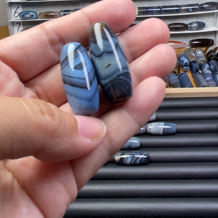 多****玛瑙/玉髓散珠两颗