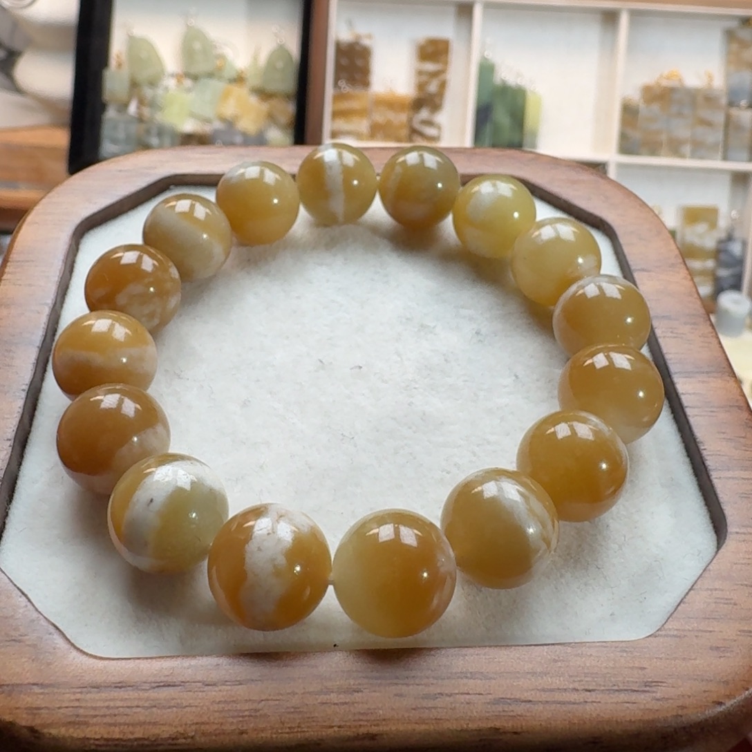 余***丝和田玉（糖玉）未镶嵌颈饰