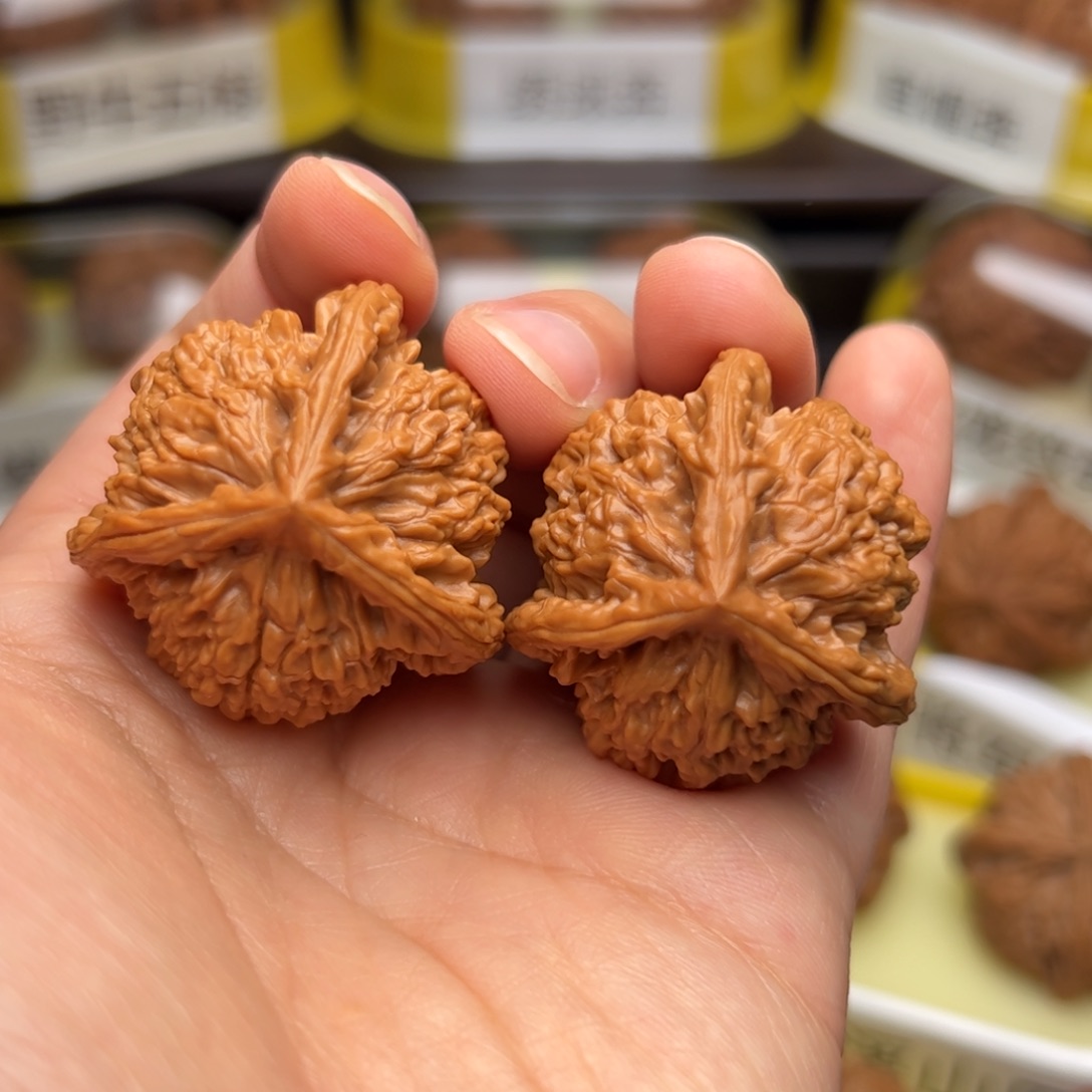 文玩核桃吊坠阳*下虎头