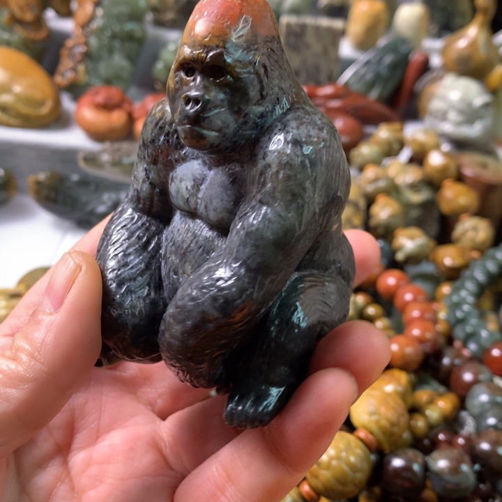 未镶嵌岫岩河磨玉（透闪石质玉）把件