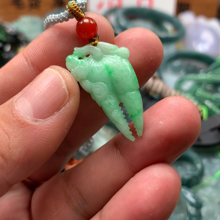 翡翠颈饰未镶嵌保真天然a货翡翠
