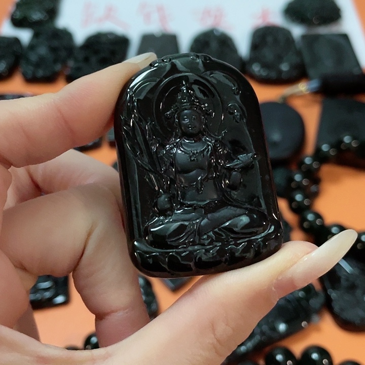 翡翠颈饰未镶嵌小*