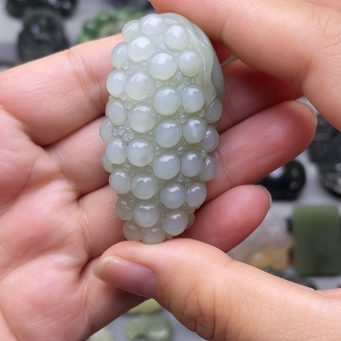 嘟***嘟和田玉未镶嵌挂件