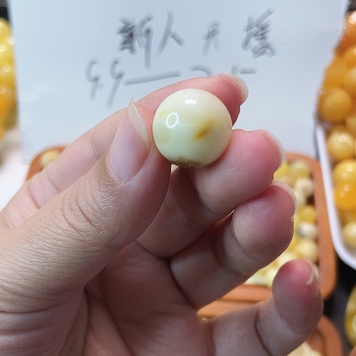 琥珀未镶嵌颈饰天然蜜蜡