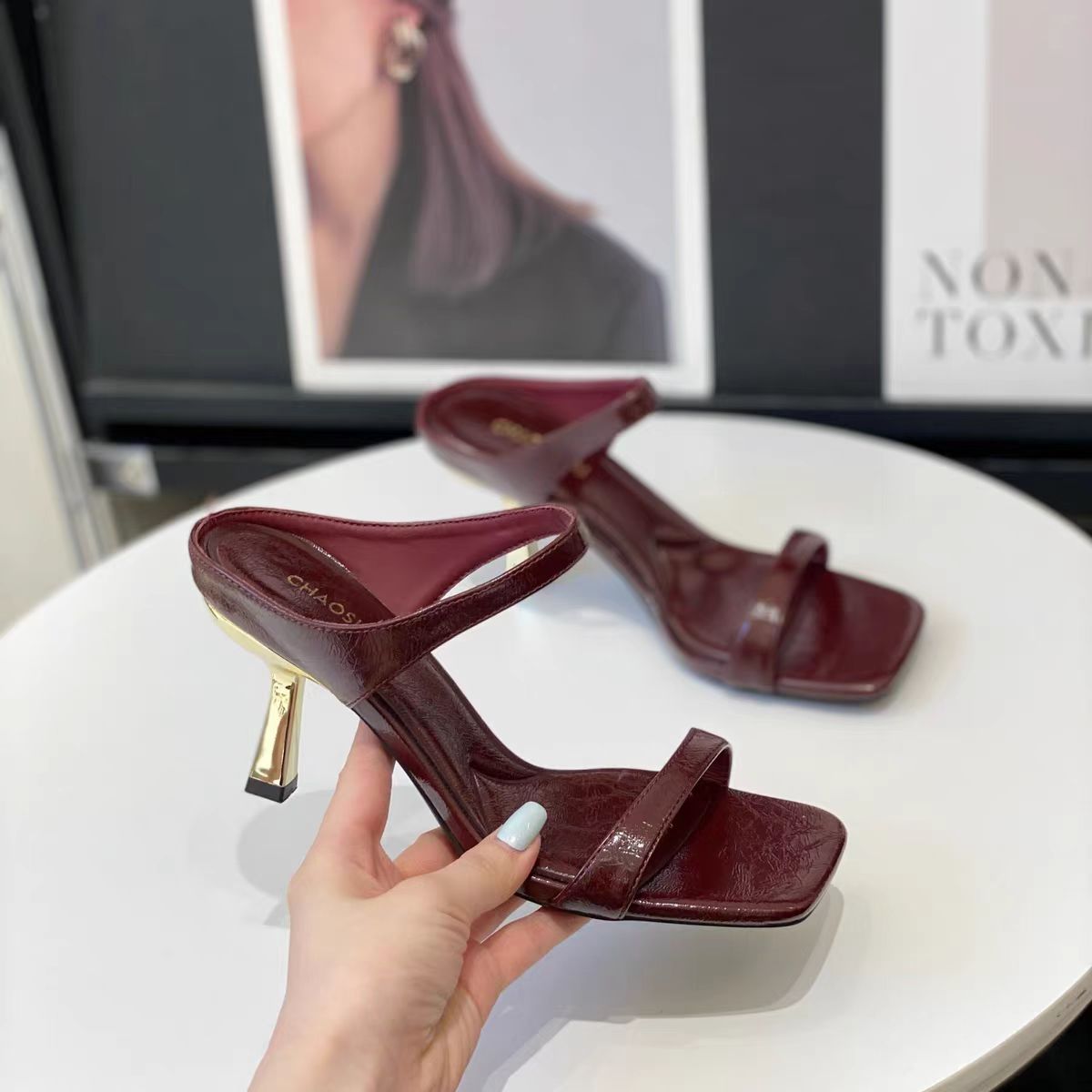 81-7393酒红色细跟高跟鞋