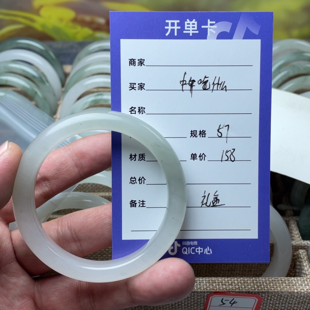 石英质玉手镯未镶嵌中***么