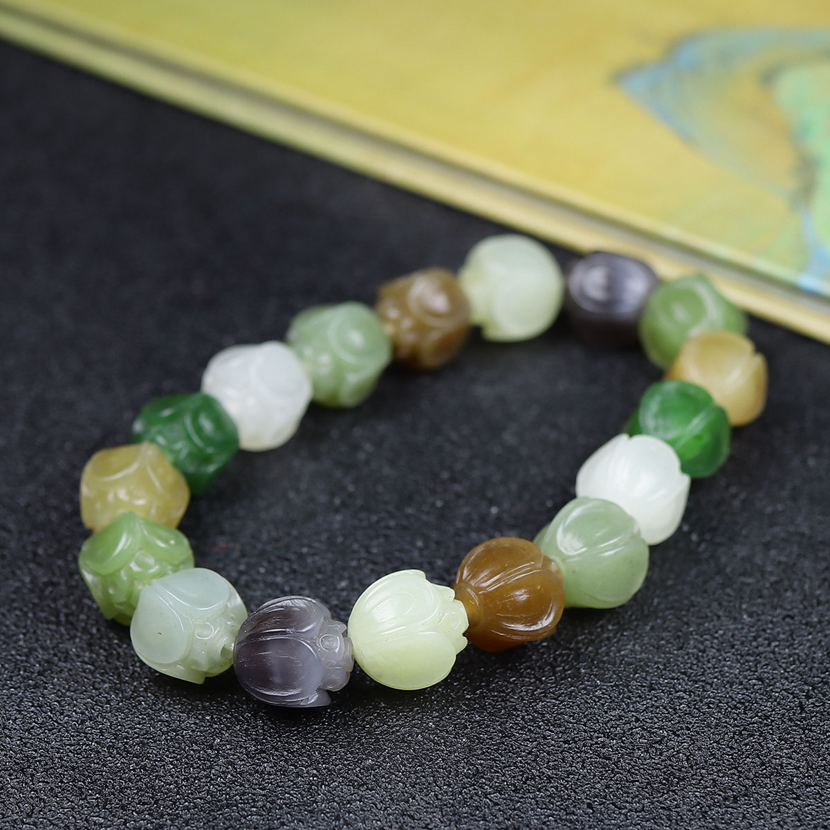 112576和田玉多宝莲花手串