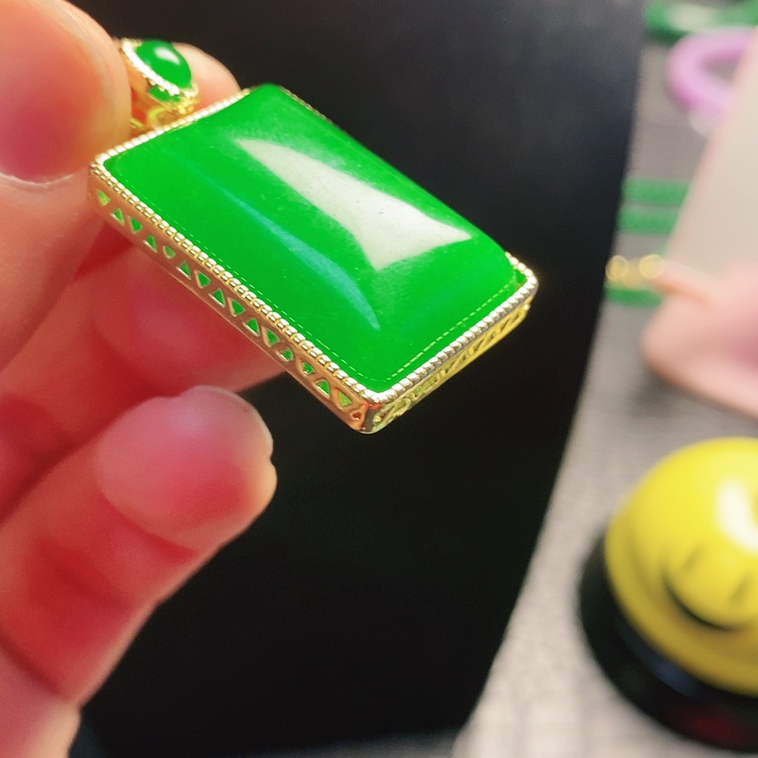 翡翠14K金镶嵌颈饰