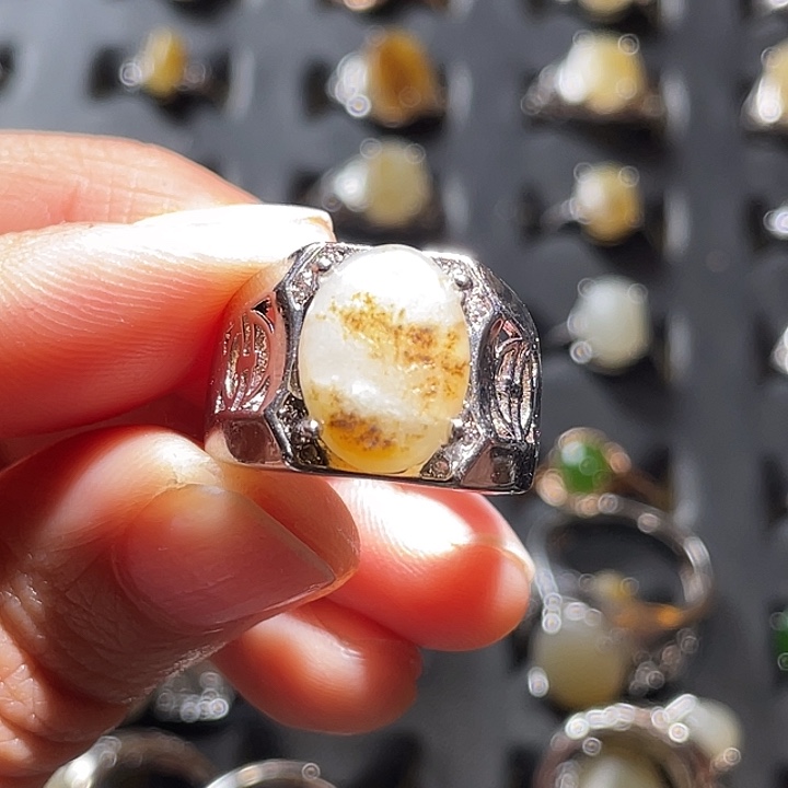 未镶嵌戒指和田玉青*石