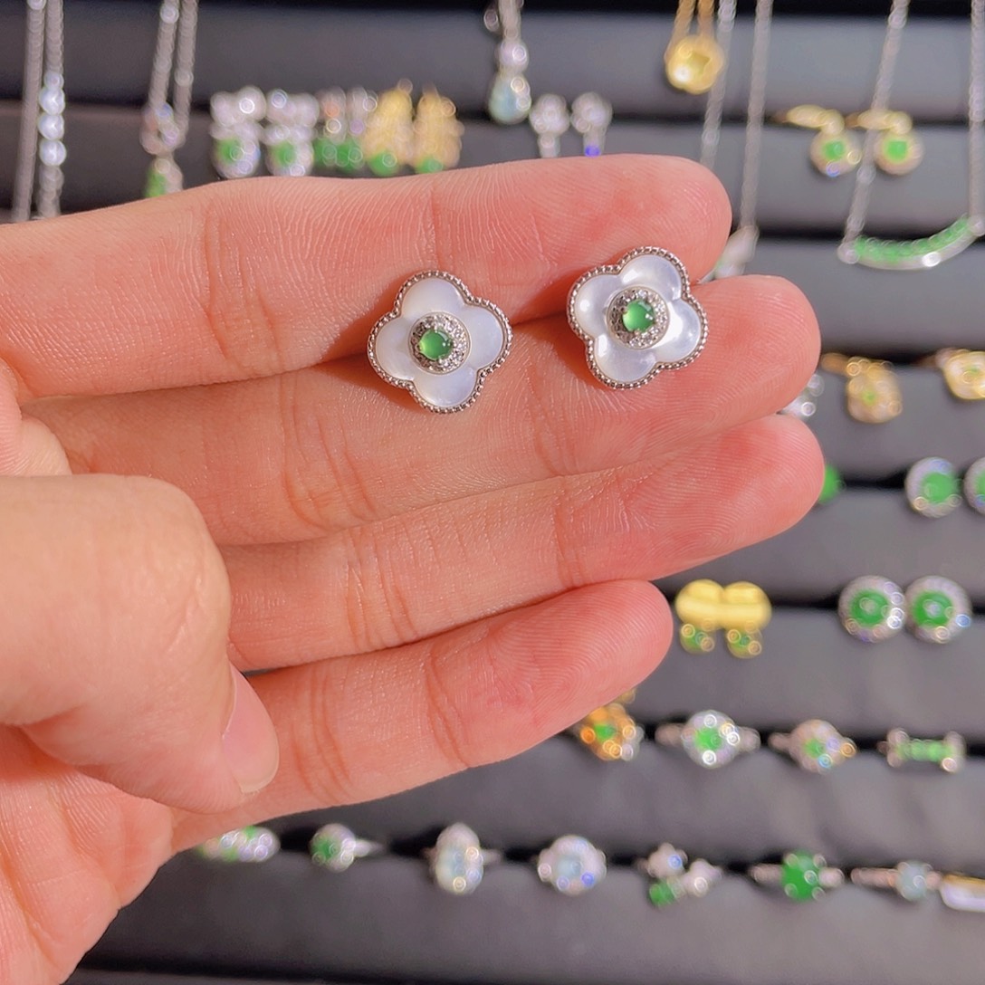 银S925镶嵌翡翠耳钉