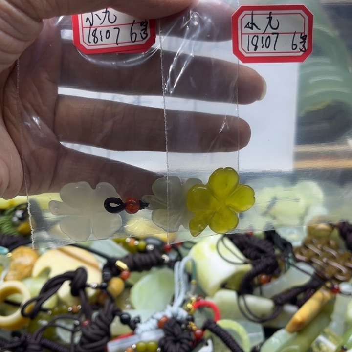 小***九未镶嵌蛇纹石玉手镯