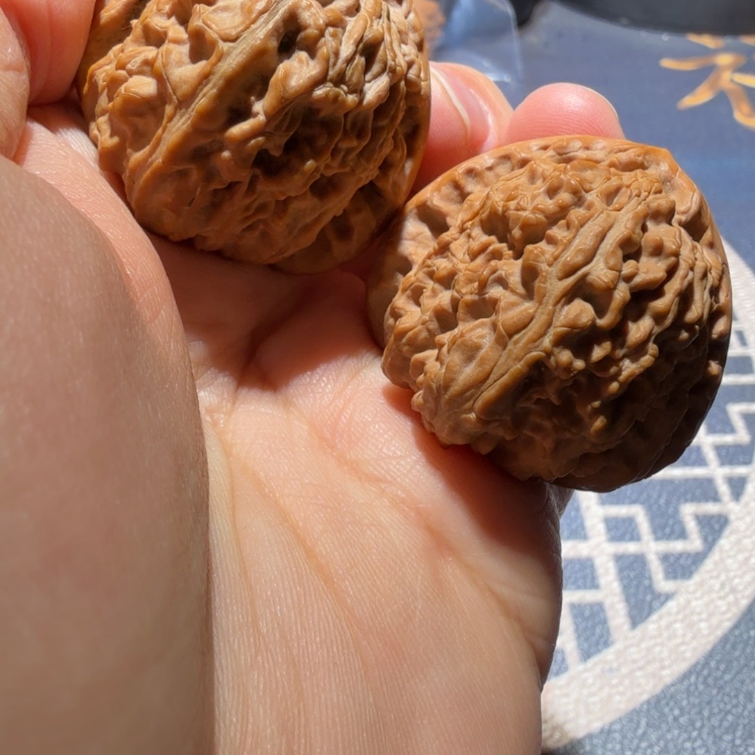 文玩核桃把件三角白