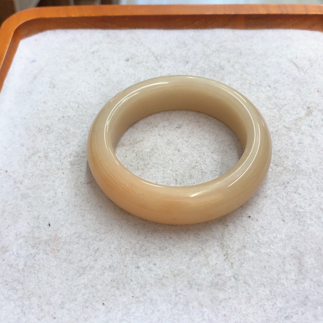 石英质玉未镶嵌手镯